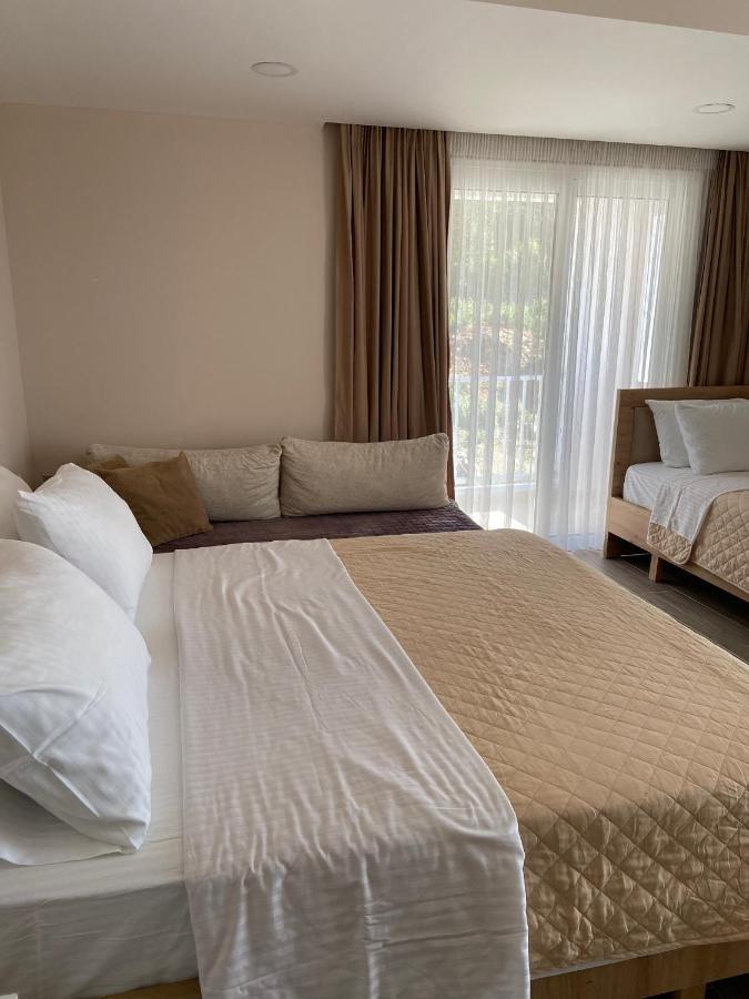 Persephone Hotel Himare Luaran gambar