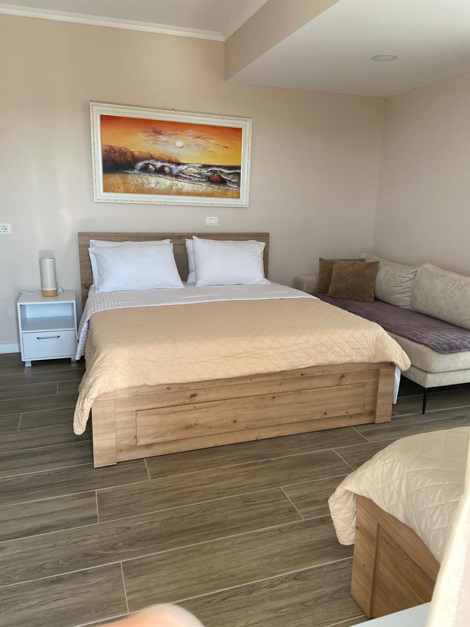 Persephone Hotel Himare Luaran gambar