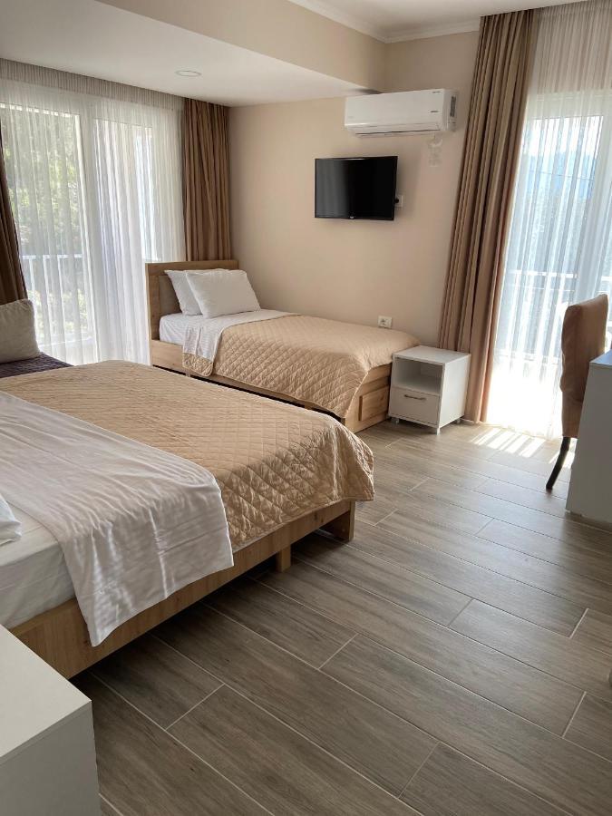Persephone Hotel Himare Luaran gambar