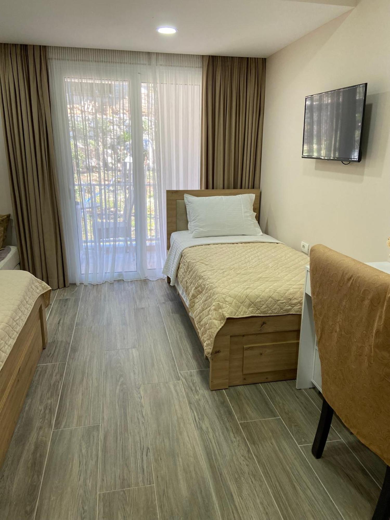 Persephone Hotel Himare Luaran gambar